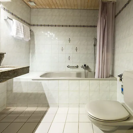 Отель Hotel Restaurant Krone Aarberg Аарберг